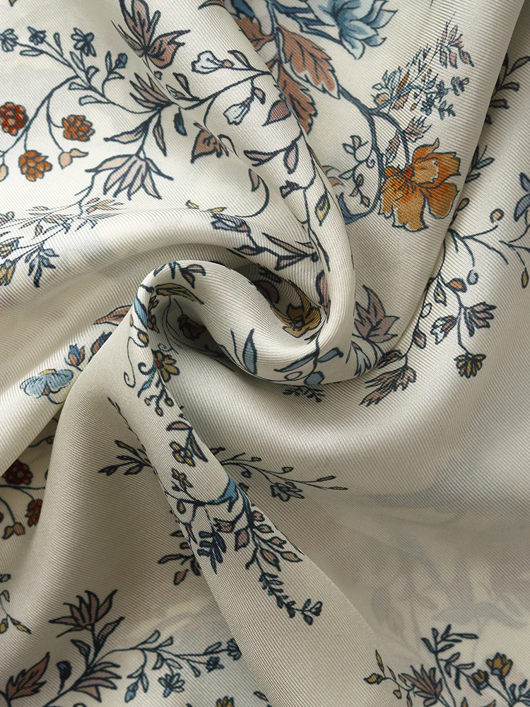 90 Square Printed 14 Momme Mulberry Silk Scarf - Image 5